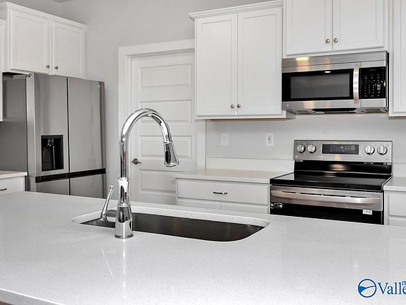 5th image of 136 Clift Farm Dr