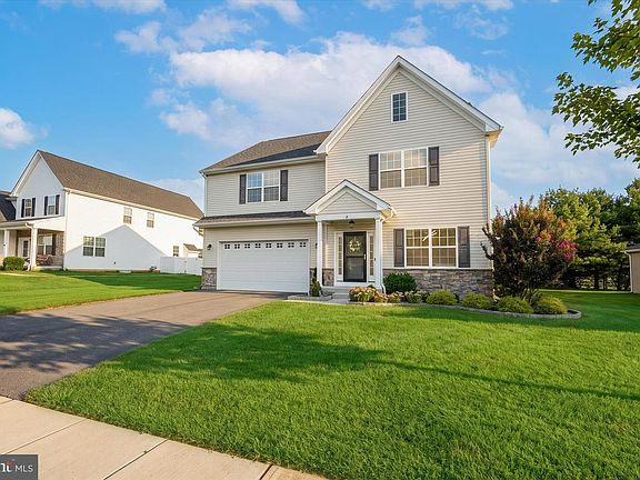 3rd image of 9 Tennyson Ct