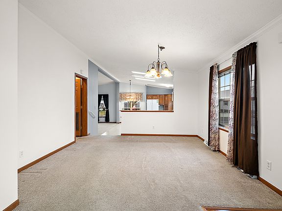 3rd image of 848 Aspen Dr