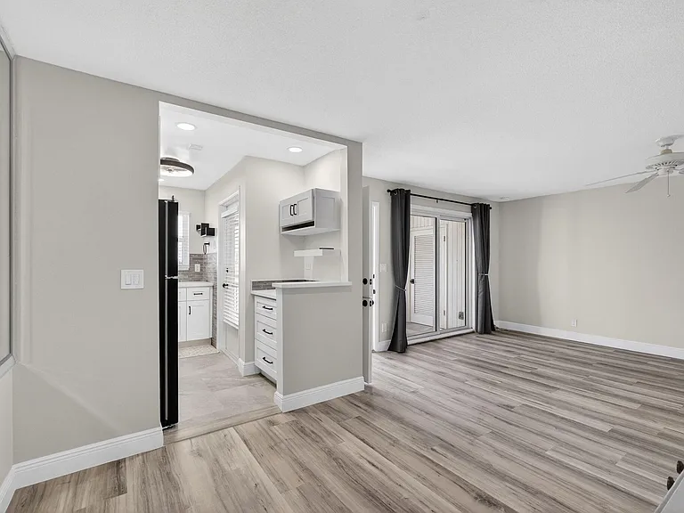 100 Shore Ct #208 — Photo 31