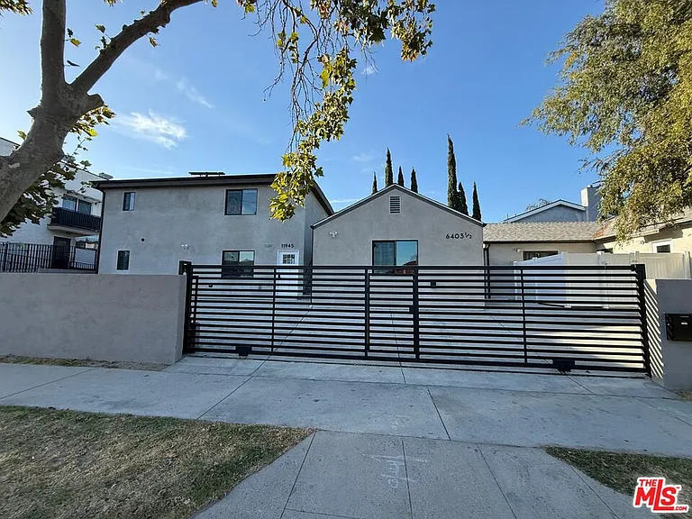 11947 Victory Blvd — Photo 17