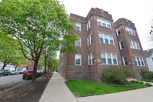 1st image of 2051 W Ainslie St #3