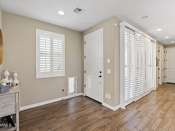 5th image of 2330 W Gloria Ln