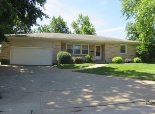 521 Scenic Dr, Clinton, IA 52732