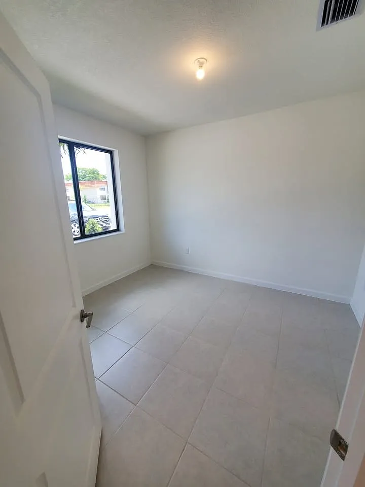 3 bed, 1330 sqft, $3,000 — Photo 1