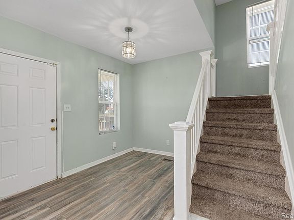 5th image of 4868 Parker St