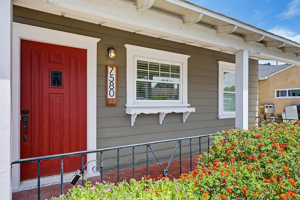 3 bed, 925 sqft, $3,495 — Photo 2