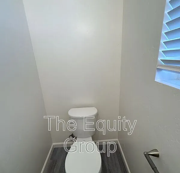 725 S Pinkham #102 — Photo 4