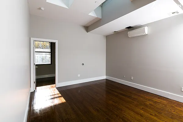Rented by Nooklyn NYC LLC | media 8