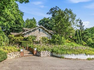18 Crescent Rd, Great Neck, NY 11021