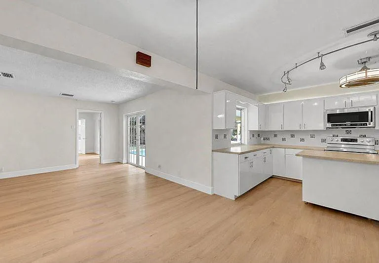 1480 SW 66th Ter — Photo 19