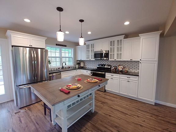 Moveable island seats 6