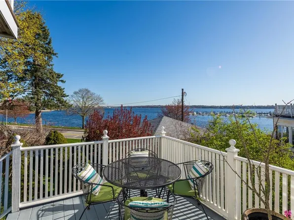 115 Ocean Ave, Cranston, RI 02905