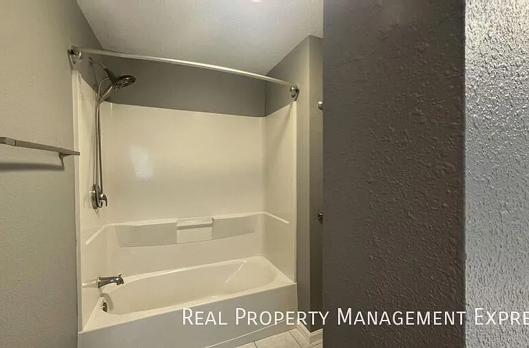 5208 S Birchwood Ave — Photo 17