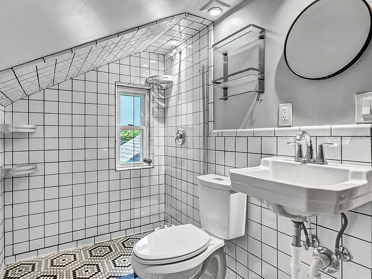 5004 Holston Dr — Photo 17