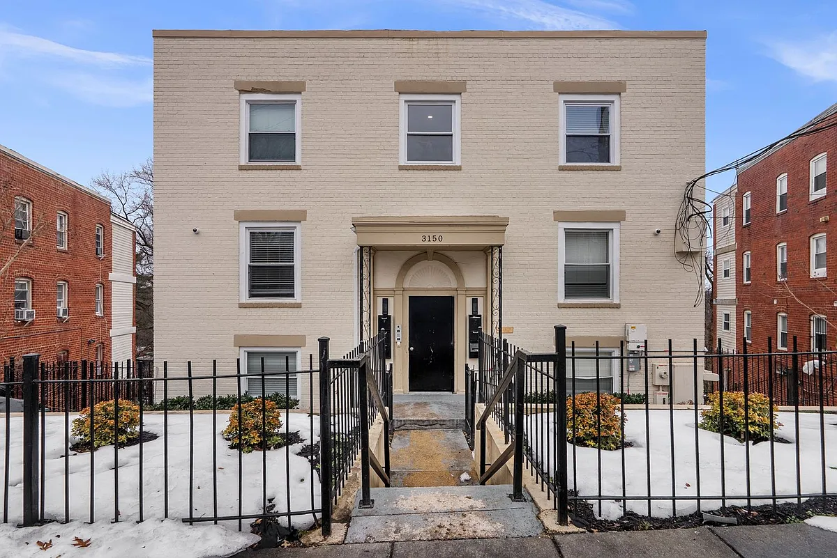 Building Photo - 3150 Buena Vista Ter SE