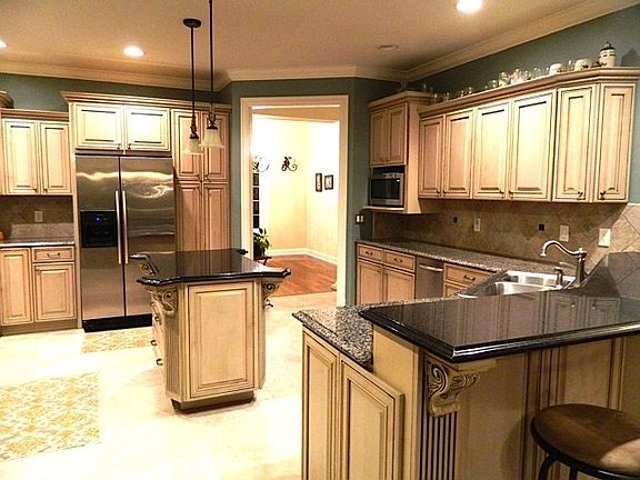 Center island and breakfast bar