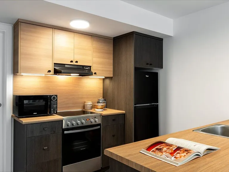 370 Harbour Rd #302 — Photo 9