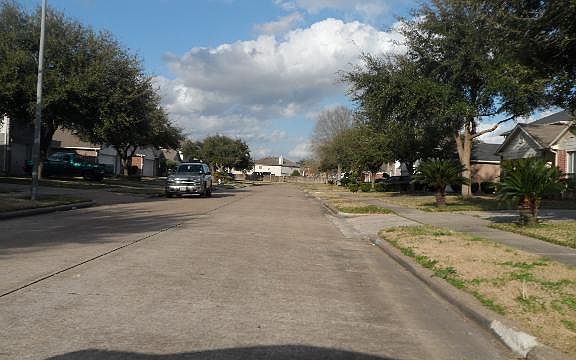 4th image of 2038 Greencrest Dr