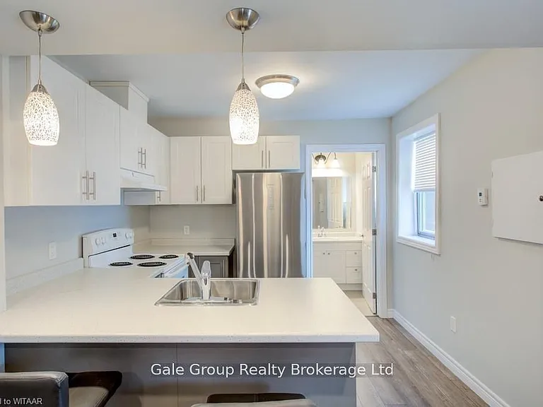 519 Dundas St #3 — Photo 3