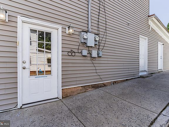4th image of 645 E Grand Ave
