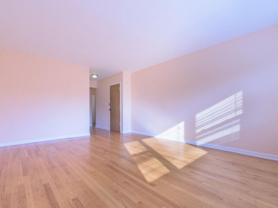 1st image of 6819 N Seeley Ave APT 2B