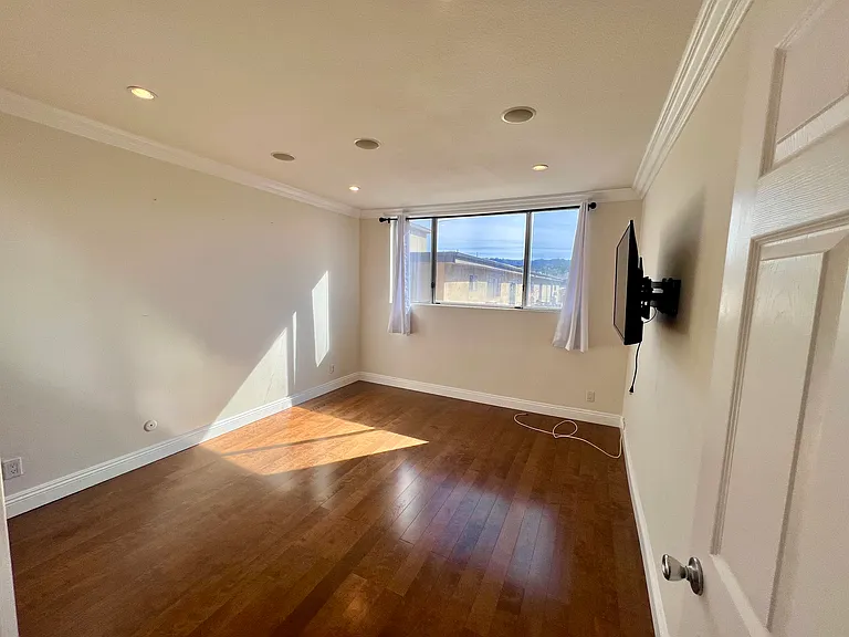 5429 Newcastle Ave #313 — Photo 6