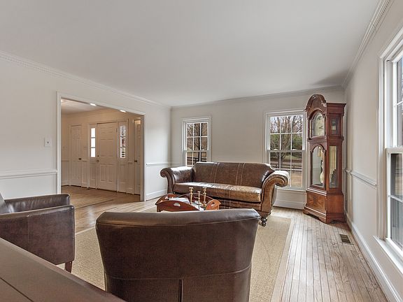 4th image of 5030 Oatlands Ln