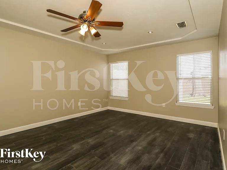 1913 Belhaven Dr — Photo 8