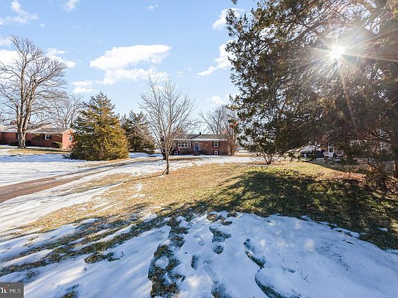 3rd image of 1022 Julian Dr