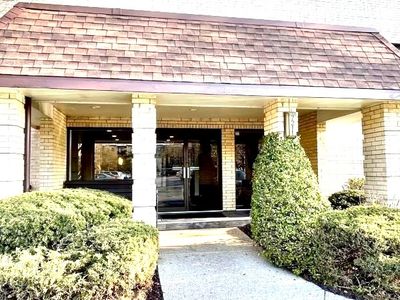 7211 Wolf Rd #212A, La Grange, IL, 60525