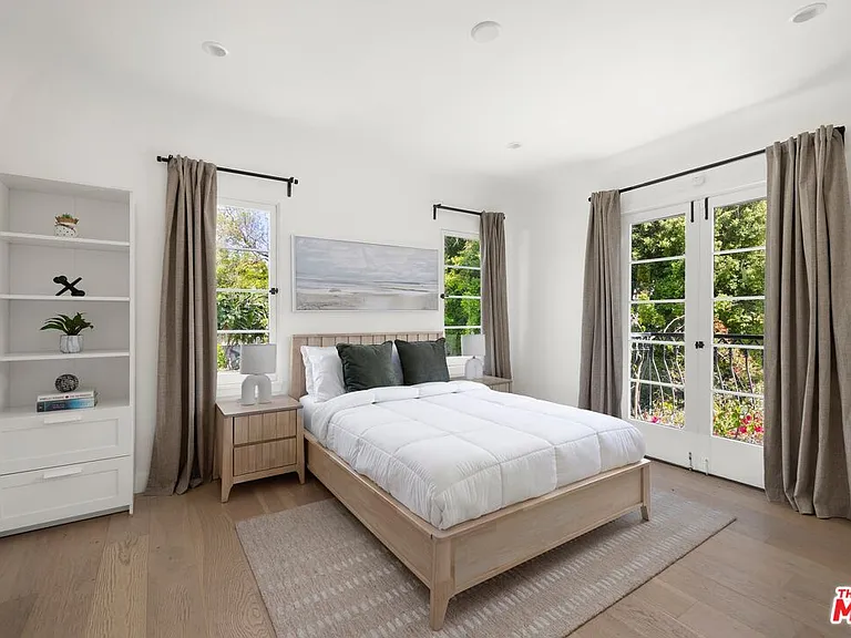 712 N Rodeo Dr — Photo 26