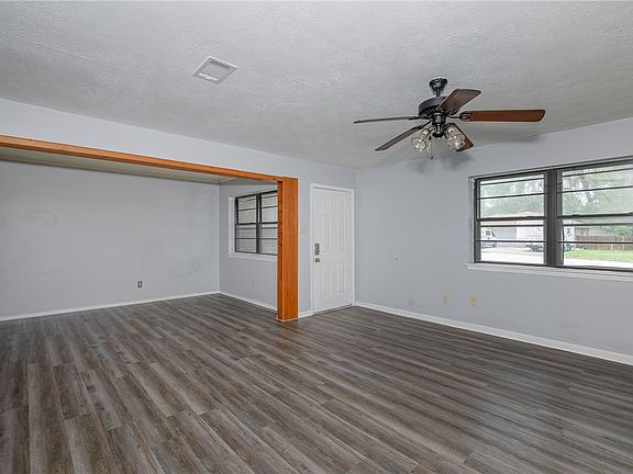 5th image of 927 Braeswood Dr