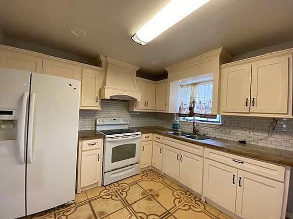 2nd image of 2411 S Tulipana Ave