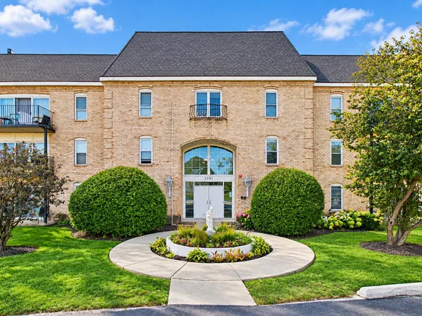 5201 Carriageway Dr #C-210, Rolling Meadows, IL 60008