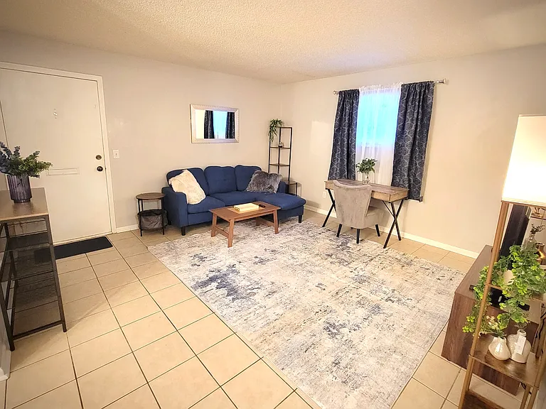 507 W Westview St #5 — Photo 21