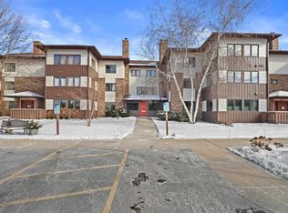 17 Maple Wood Ln UNIT 303, Madison, WI 53704