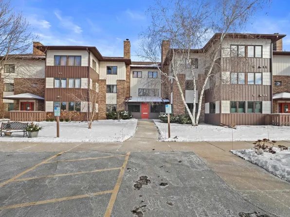 17 Maple Wood Ln Unit 303, Madison, WI 53704