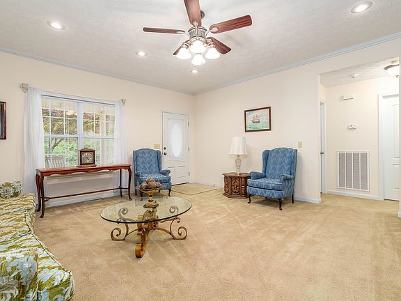 5th image of 67 Courtney Dr
