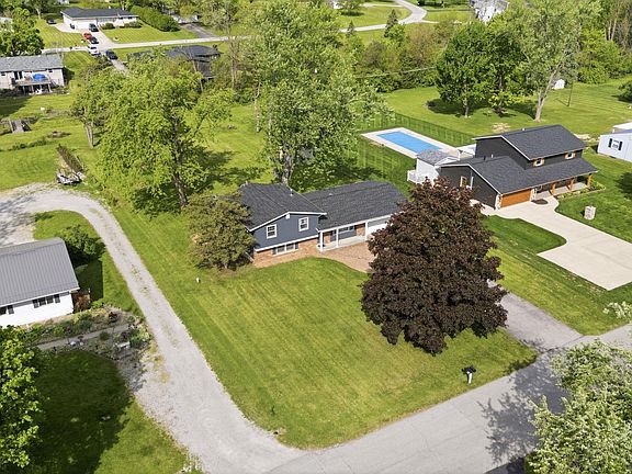 2nd image of 816 Blake Dr