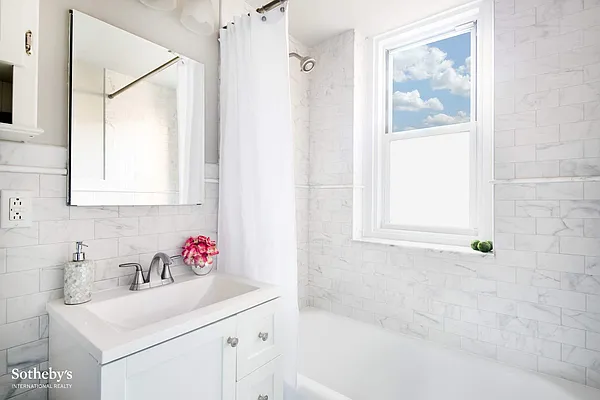 Sold by Sotheby's International Realty | media 7