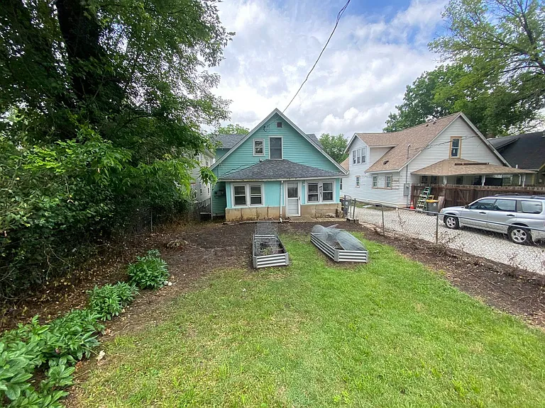 1427 S Washington St — Photo 4