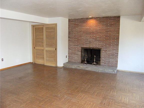 4th image of 100 Evandale Dr