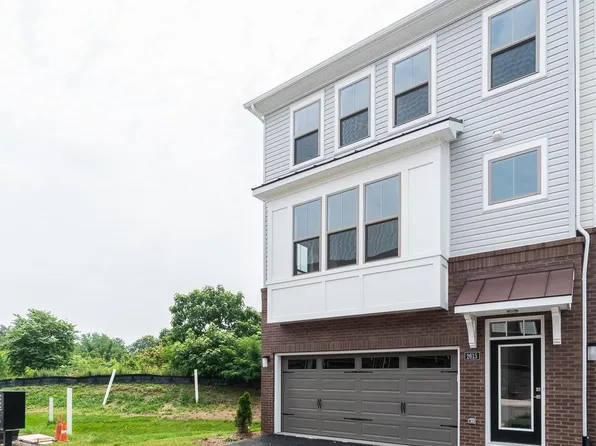 2615 Loganberry Dr, Herndon, VA 20171