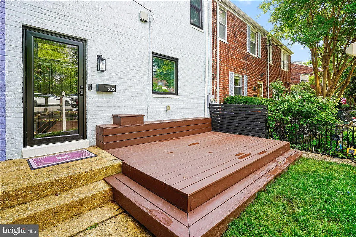 3 bed, 1603 sqft, $3,650 — Photo 3