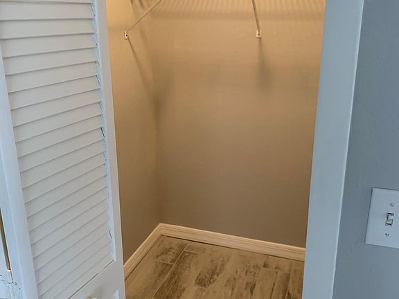 3rd image of 809 SE 24th Ave