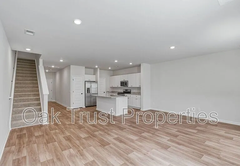 753 Ridgley Dr — Photo 12
