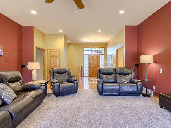 3rd image of 22151 Stoneybrook Dr