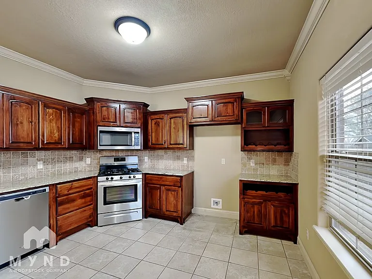 100 NE Larkspur Ln — Photo 7