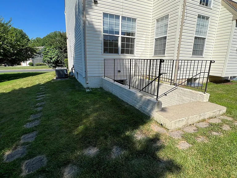 7808 Thornfield Ct — Photo 10
